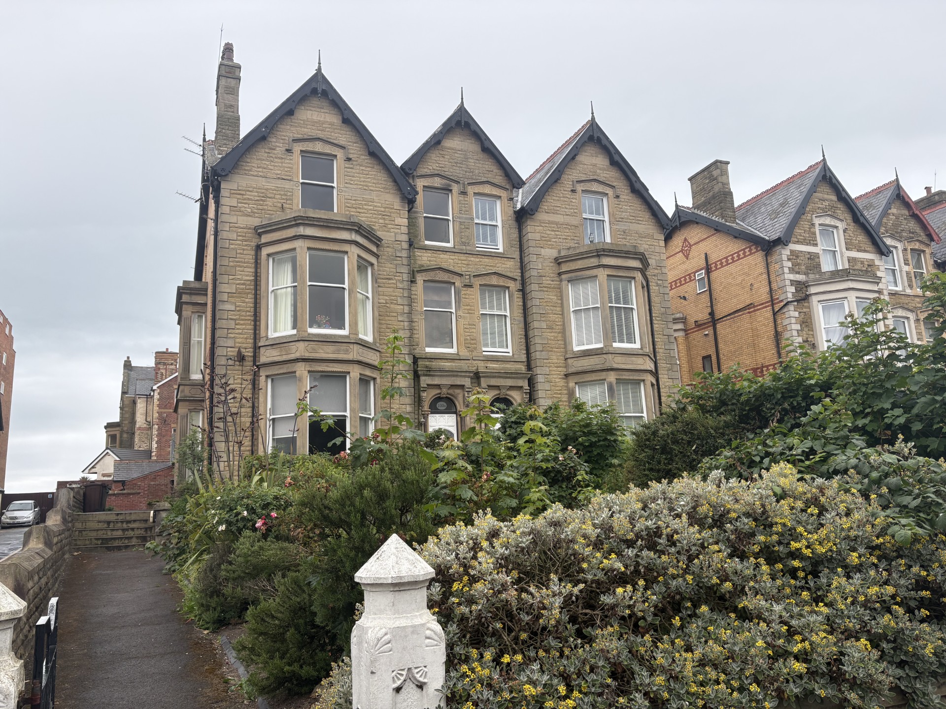 Clifton Drive North