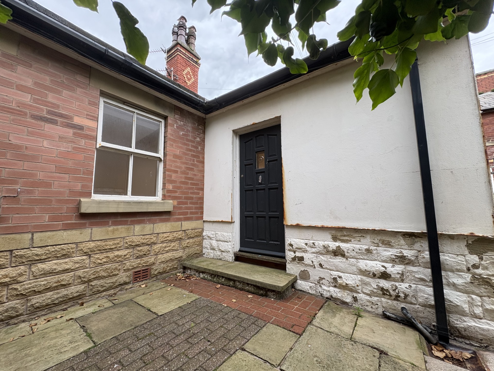Cottage - Clifton Drive North